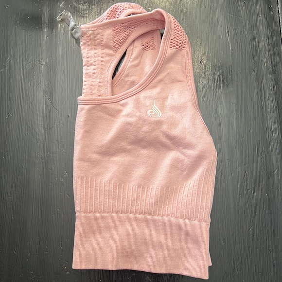 Ryderwear sports bra & leggings. Peach color brand is NVGTN - Picture 4 of 6